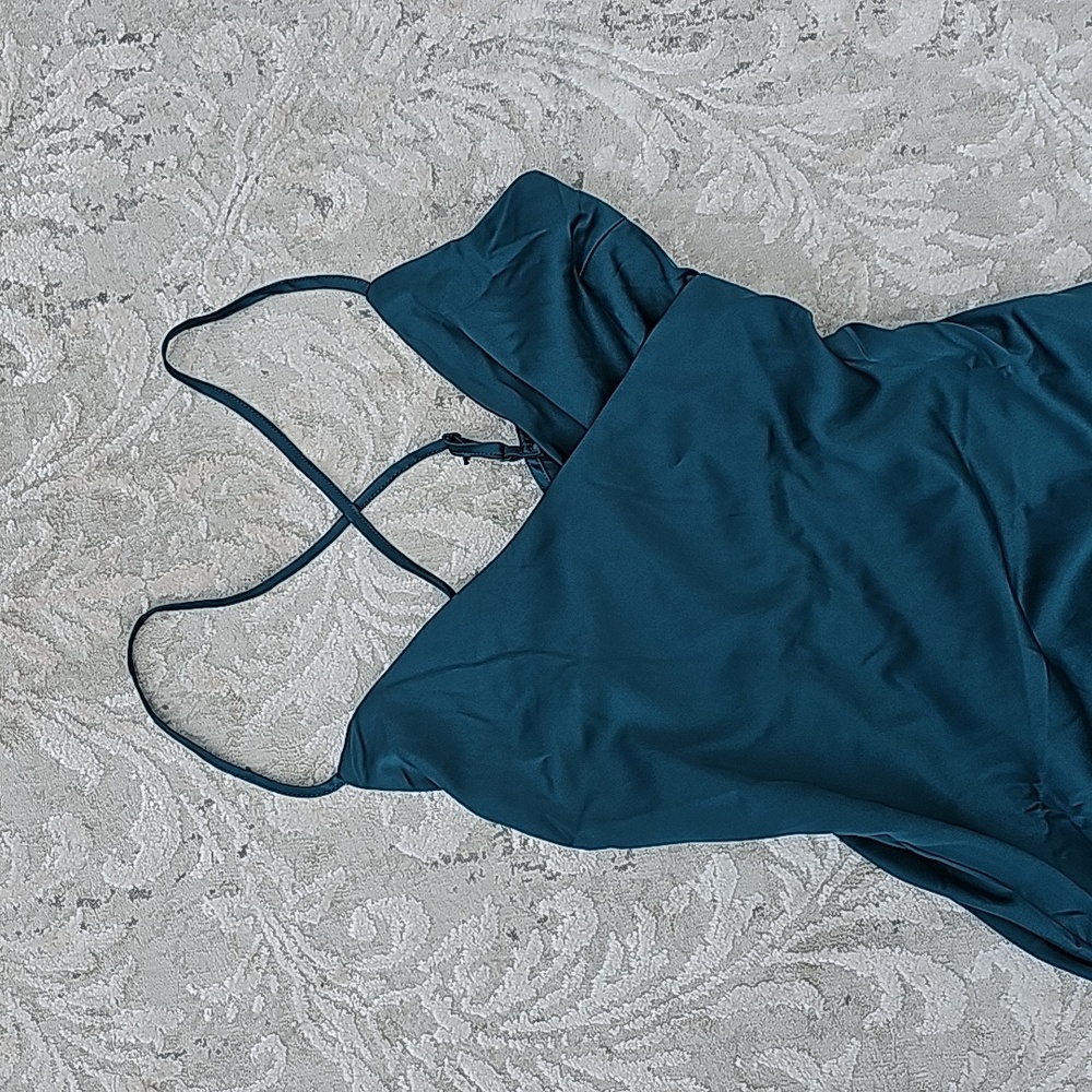 Satin cross-back leg slit dress